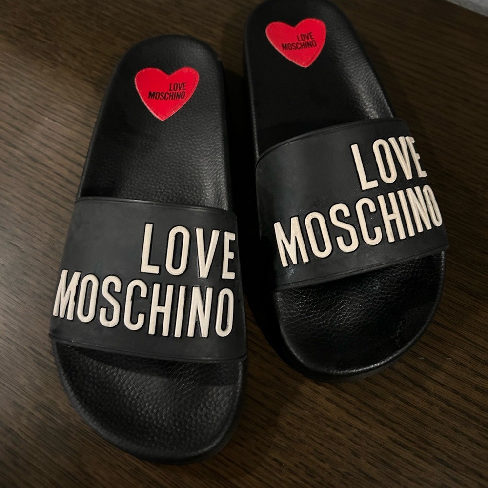 Moschino Slides in size 7